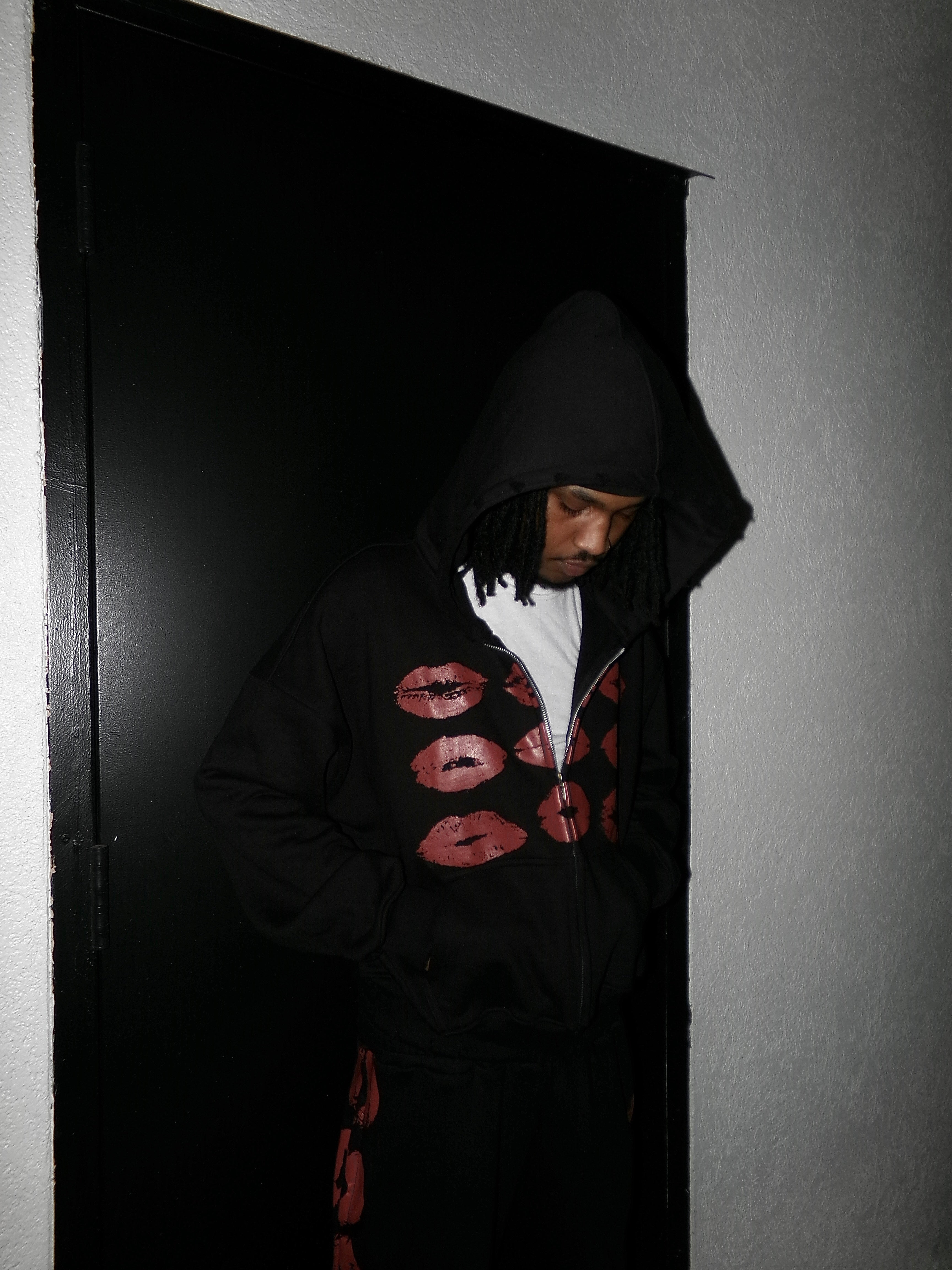 KISSED ZIP-UP